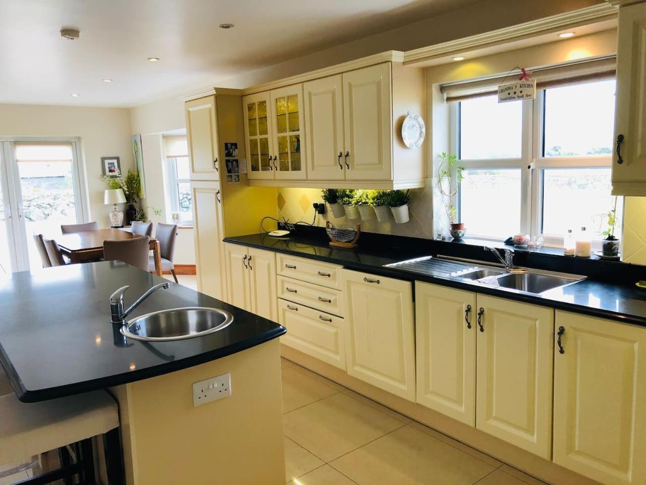 Connemara. 3 Bedroom, 8 Bed, Holiday Home 골웨이 외부 사진